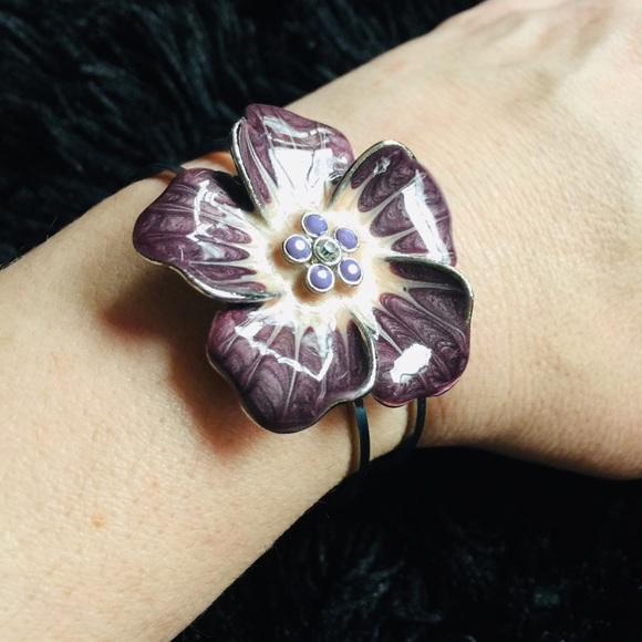 Pretty purple enamel flower bracelet! - Picture 2 of 2
